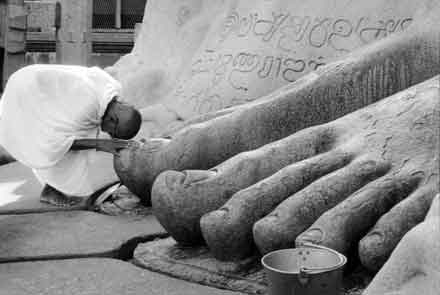 Puja,Sravanabelagola,India,gelatin silver print
